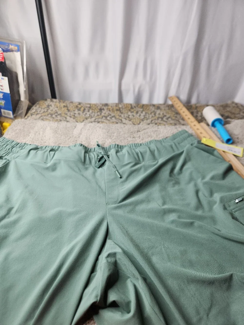 Women's Active Light Mid-Rise Cargo Joggers - All In Motion Moss Green 3X - Picture 3 of 15